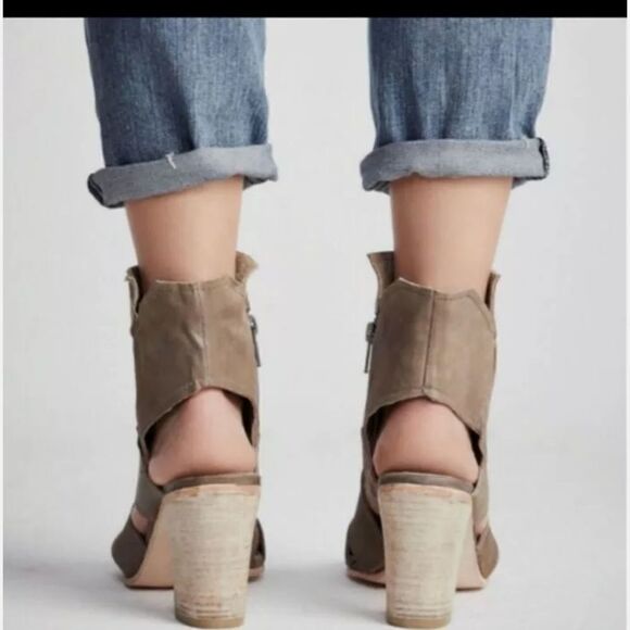 FREE PEOPLE EFFIE BLOCK HEEL TAUPE LEATHER ANKLE BOOTS WOMEN'S EUR 38 US 7.5. - Picture 3 of 12